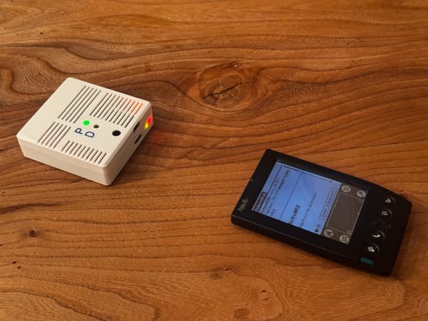 RetroModem providing an IrDA internet connection to a Palm IIIc